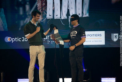 Salim Ejnaïm sur scène avec le dispositif de la start-up Artha en partenariat avec Optic 2000